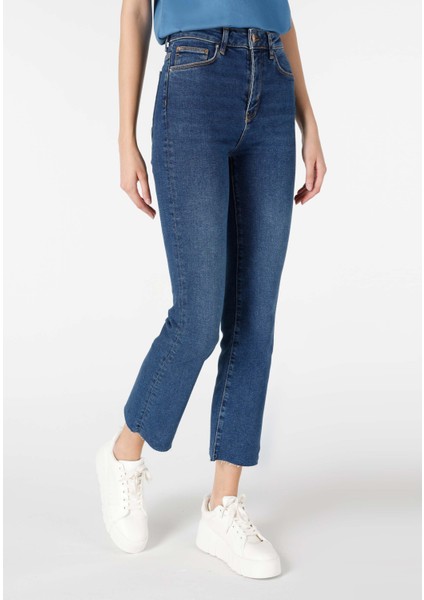 771 Emery Regular Fit Yüksel Bel Kısa Ispanyol Paça Kadın Denim Jean Pantolon