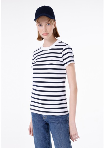 Slim Fit Yuvarlak Yaka Çizgili Kadın Lacivert Kısa Kol Tişört