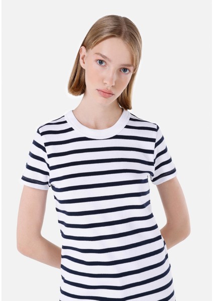 Slim Fit Yuvarlak Yaka Çizgili Kadın Lacivert Kısa Kol Tişört fırsatları