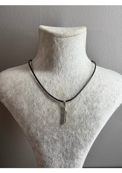 Unisex Deri Ipli Gümüş Renk Tüy Kolye – Vintage Şık Tasarım modelleri
