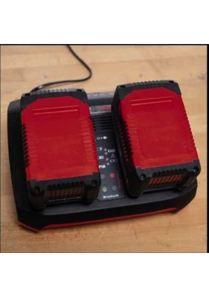 Twincharger 2x3,0 Ah Akü ve Şarj Aleti