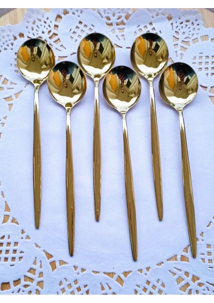 Altı adet şık altın renkli paslanmaz çelik tatlı kaşığı, zarif ve kullanışlı set