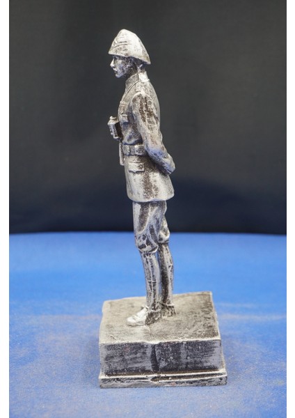 Kurmay Albay Mustafa Kemal Atatürk Heykel Biblo–özel Ofis Aksesuar Ev Dekor Hediyelik (18 cm )