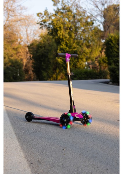 Scooter Yeni Leddy 3tekerli LED Işıklı 2+Yaş 50KILO Taşıma