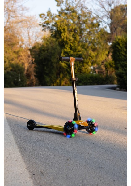 Scooter Yeni Leddy 3tekerli LED Işıklı 2+Yaş 50KILO Taşıma