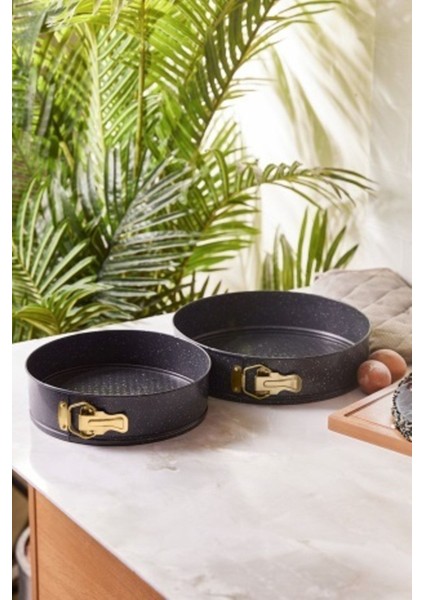 İki Parçalı Altın Renkli Kelepçeli Kek Kalıbı Seti, Şık ve Pratik Tasarım