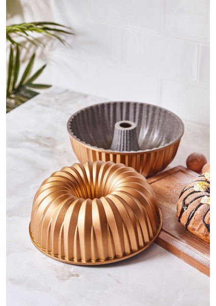 24 cm Döküm Kek Kalıbı, Şık ve Dayanıklı, Kullanışlı Mutfak Gereci