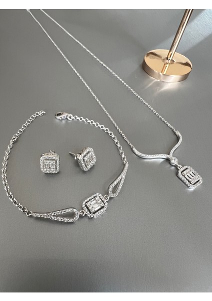 Çoklu Baget Taşlı Üçlü Set (Kolye-Küpe-Bileklik) fiyatları