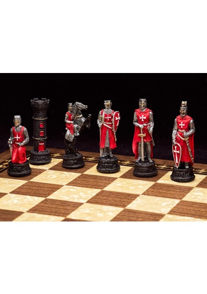 Osmanlı-Haçlı Temalı Satranç Figürleri Orta Boy Şah 8 cm (Sadece Figür) indirimleri