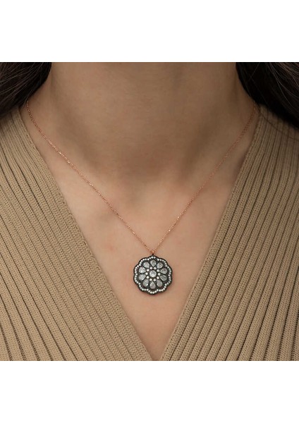 Gümüş Çiçek Desenli Elmas Montür Kolye fiyatları