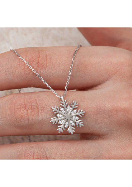 Gümüş Kar Tanesi Kadın Kolye