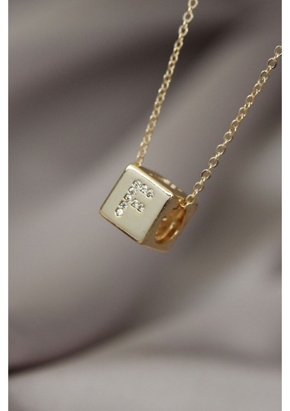 Küp Model Gold Renk Zirkon Taşlı F Harfli Kolye