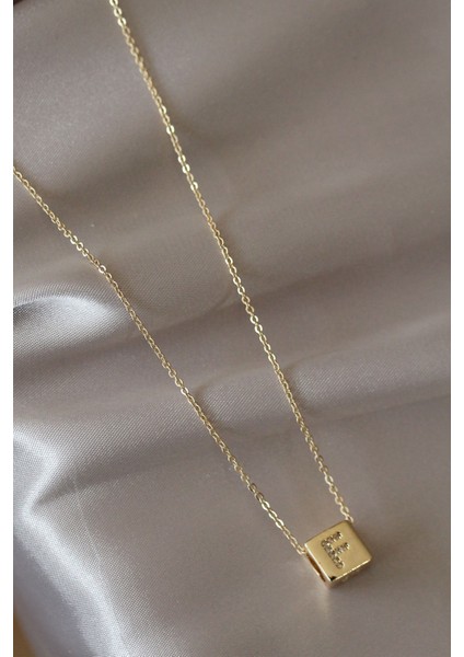Küp Model Gold Renk Zirkon Taşlı F Harfli Kolye