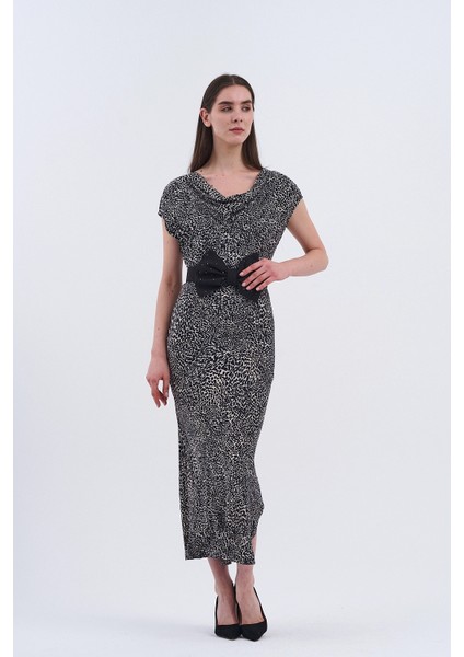 Trend Kadın Uzun Elbisemizle Şıklığı Hisset! Bel Kısmındaki Büyük Siyah Fiyonk Detayıyla Sofistike Bir Hava Yaratıyor. modelleri