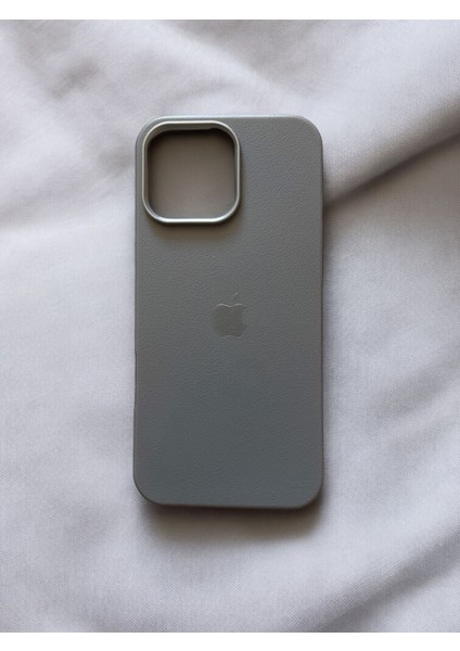 Apple iPhone 16 Pro Max Uyumlu Logolu Deri Görünümlü Silikon Kılıf / Kapak modelleri