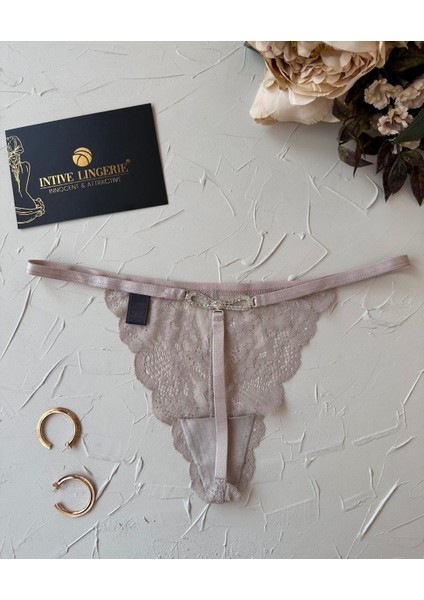 Intive Vs Dantelli Arkası Parlak Taşlı Tasarım Kurdeleli G-String (Bej-Siyah-Beyaz)
