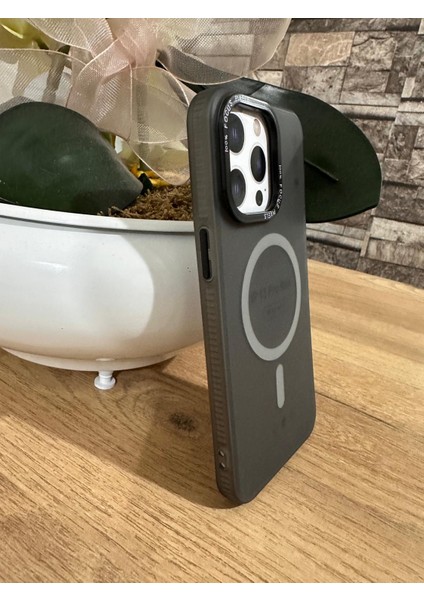 15 Pro Max Magsafe Destekli Kenar Korumalı Slikon Kılıf