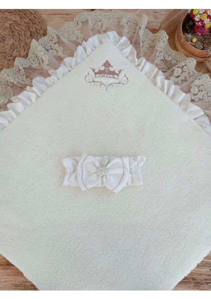 Yenidoğan Wool Yün Kumaş Taç Nakışlı Güpür Duvaklı Fiyonk Prizma Taş Unisex Kundak Bebek Battaniyesi Kahverengi