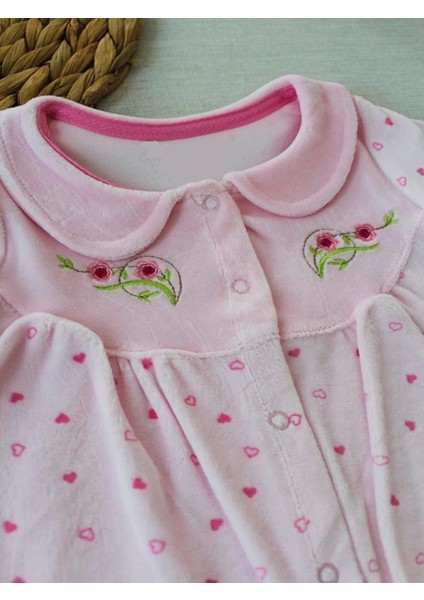 Çiçek Nakışlı Kalp Desenli Kadife Kumaş Kız Bebek Tulumu Pembe