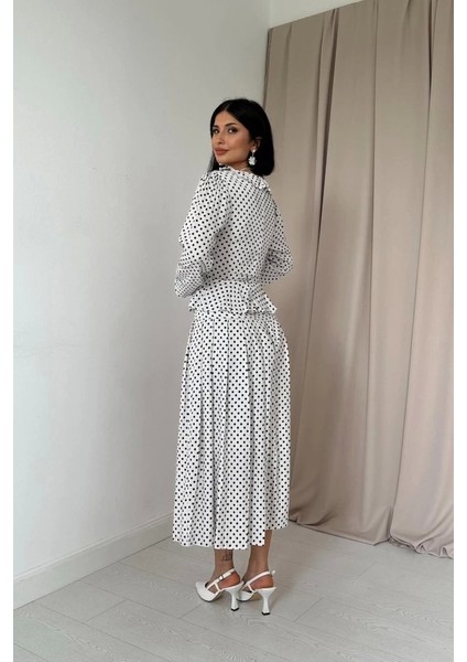 Beyaz Puantiye Desenli Volanlı Elbise