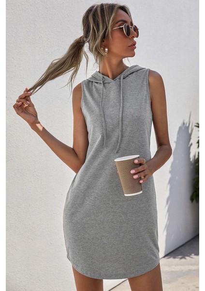 Kapüşonlu Kolsuz Elbise