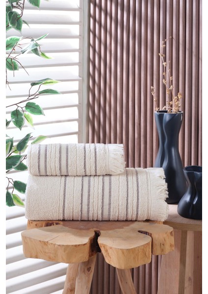 Retro Saçak Detaylı Gri Banyo Havlu Takımı 50X90 70X140