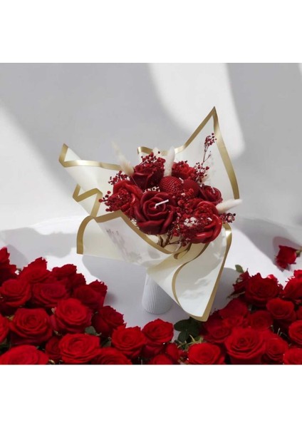 Kırmızı solmaz gül buketi, kokulu ve güzel hediye seçeneği