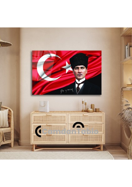 Atatürk ve Bayrak Cam Tablo