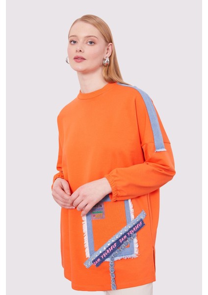 Oranj Şerit Aksesuar Detaylı Sweat