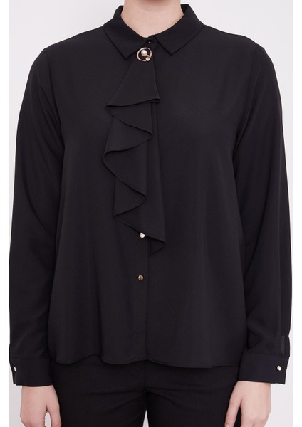 Siyah Yakası Fular Broş Detaylı Bluz