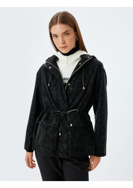 Suni Deri Oversize Yağmurluk Kapüşonlu Beli Bağlamalı Fermuarlı Cepli modelleri