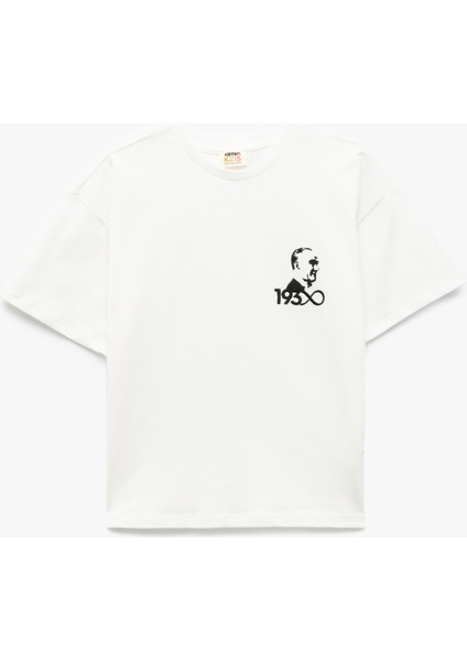 Pamuklu Kısa Kollu Bisiklet Yaka Mustafa Kemal Atatürk Nakışlı Tişört