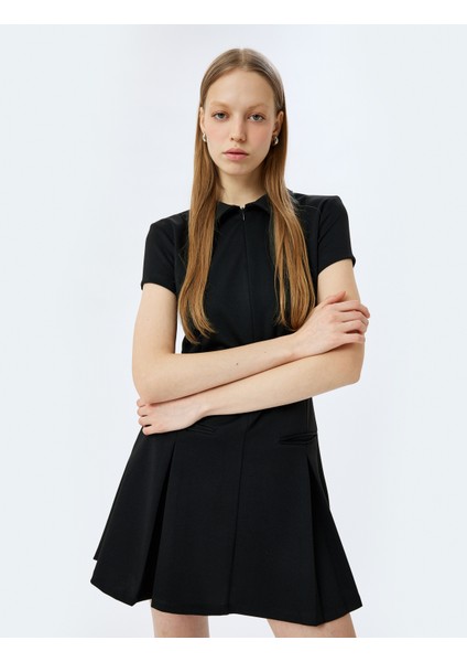 Kalın Piliseli Slim Fit Kısa Kollu Fermuarlı Mini Elbise
