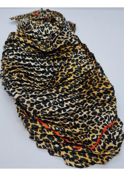 Leopar Kırmızı Çizgi Detaylı Leopar Fular