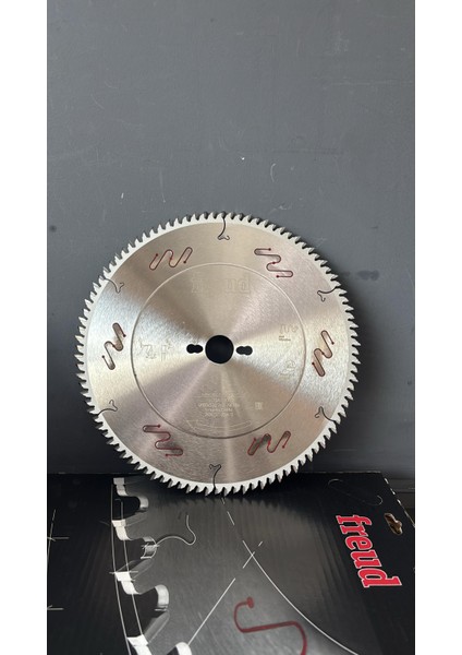 300X3,2X2,2X30 Z:96 Freud Sivri Diş(LU3A 0300)