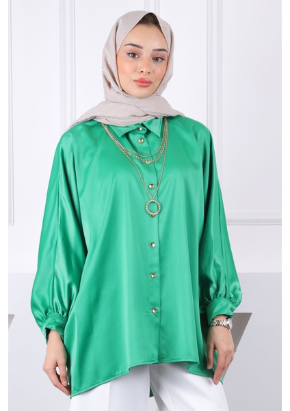 Yeşil Kolyeli Oversize Saten Gömlek