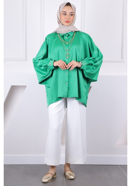 Yeşil Kolyeli Oversize Saten Gömlek