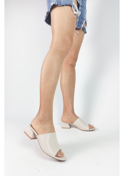 Bej Renk Kalın Topuklu Kadın Terlik