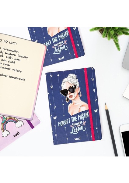 Desenli Sert Kapak Lastikli Defter A5