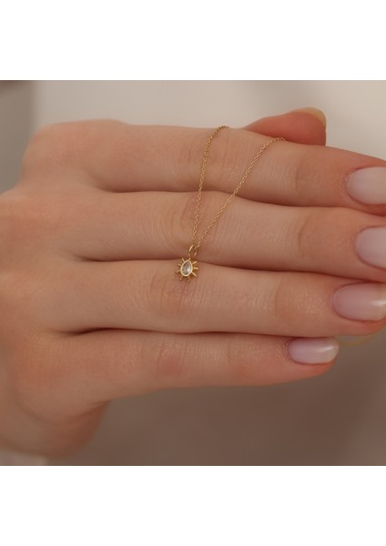 Jewel 14 Ayar Altın Güneş Motifli Kolye – Işığınızı Yansıtın