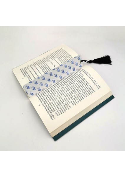 Kırlangıç Desen Baskılı, Püsküllü Kitap Ayracı (Hediyelik BOOKMARK,AYRAÇ-131)