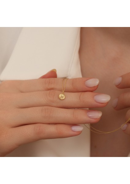 JEWEL14 Ayar Düğme Figürlü Altın Kolye – Sade ve Şık Dokunuş fırsatları