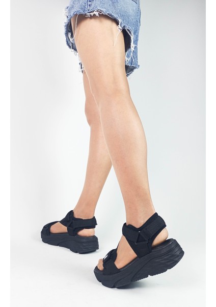 Siyah Renk Bantlı Düz Taban Günlük Kadın Spor Sandalet fırsatları