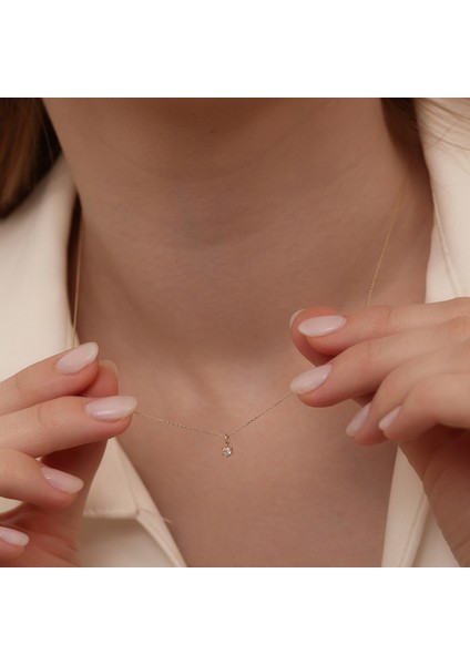 Jewel 14 Ayar Tek Taş Detaylı Altın Kolye – Sadelikteki Işıltı