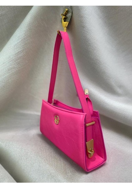 Logolu Yumuşak Deri Kadın Omuz Çantası fiyatları