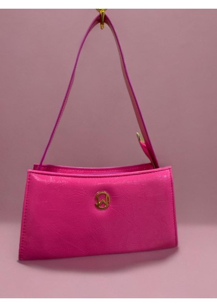 Logolu Yumuşak Deri Kadın Omuz Çantası modelleri