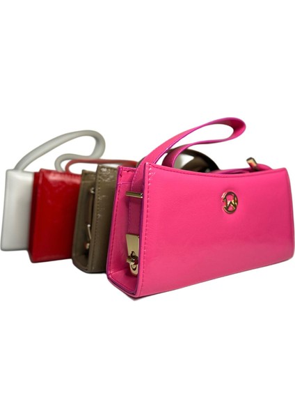 Logolu Yumuşak Deri Kadın Omuz Çantası fırsatları