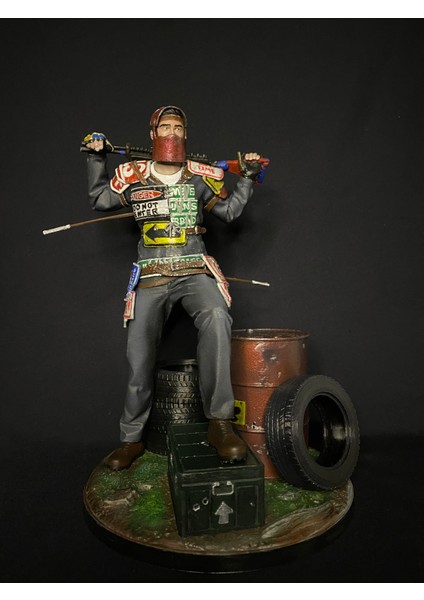 Rust Yol Tabelası Zırhlı Figür – El Yapımı Diorama Koleksiyon Heykeli 25x18x18 cm (Bal Kervanı)