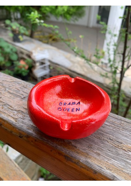 El Yapımı Seramik Kırmızı Küllük Drama Queen