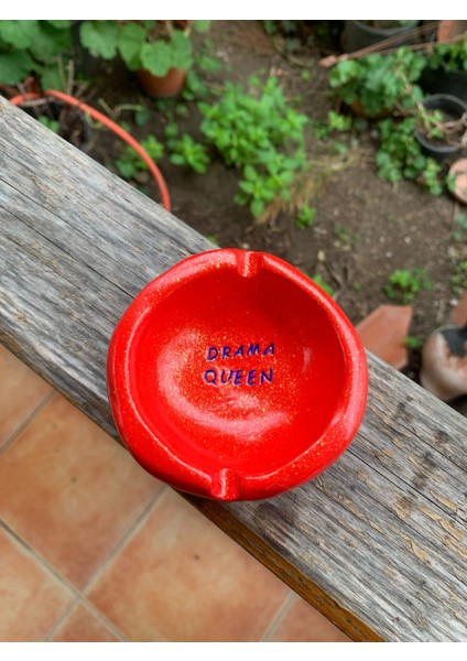 El Yapımı Seramik Kırmızı Küllük Drama Queen